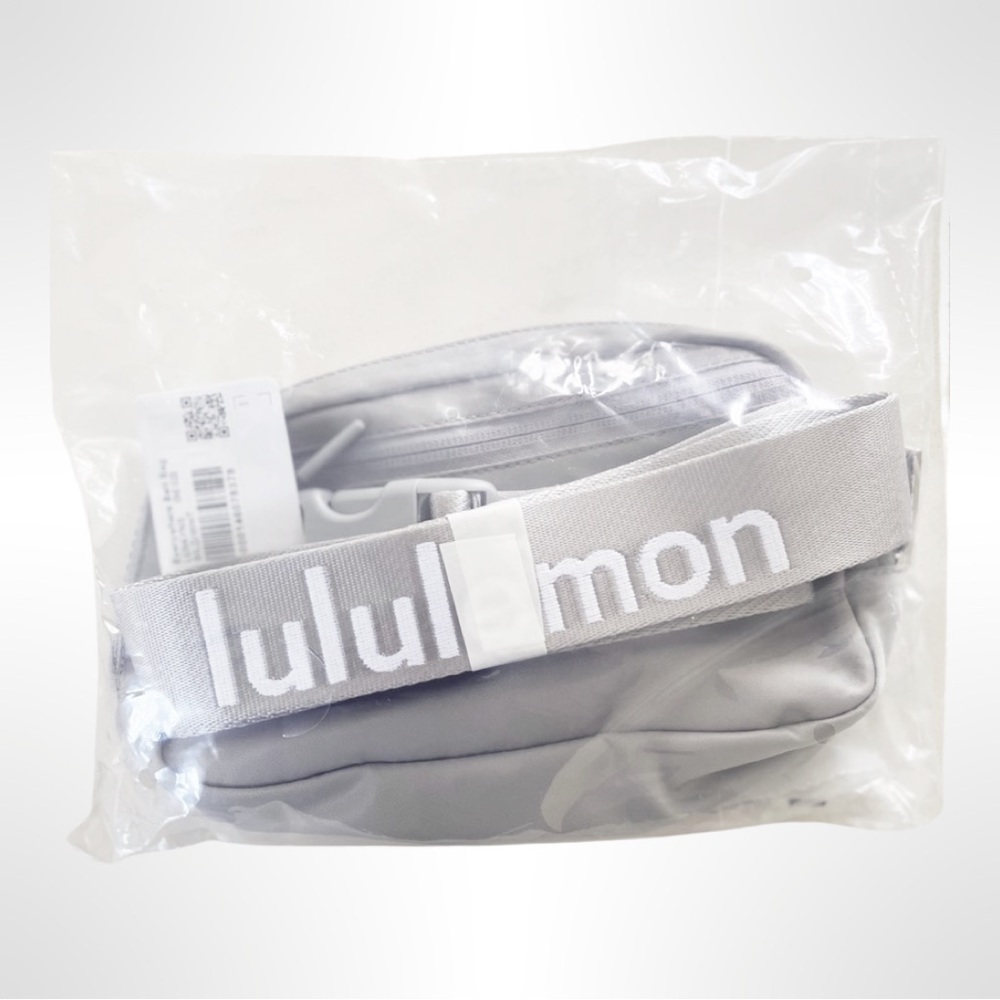 Lululemon Everywhere Belt Bag Silver Drop/white Wordmark Brand New - Picture 2 of 10